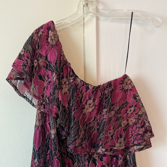 NWT WAYF Lacey Fuschia one shoulder floral dress Med - Picture 9 of 10